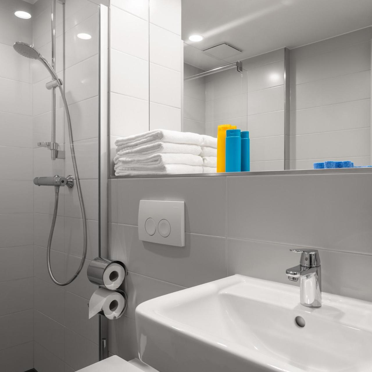 Serways Hotel Lueneburger Heide West Bispingen Buitenkant foto